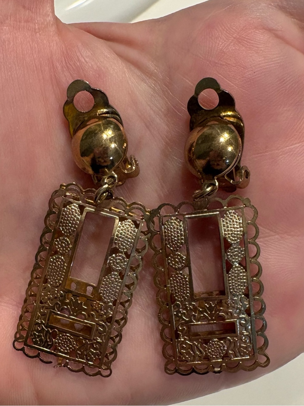 Vintage Brutalist Gold Tone Filigree Clip-On Dangle Earrings Statement.

Add a